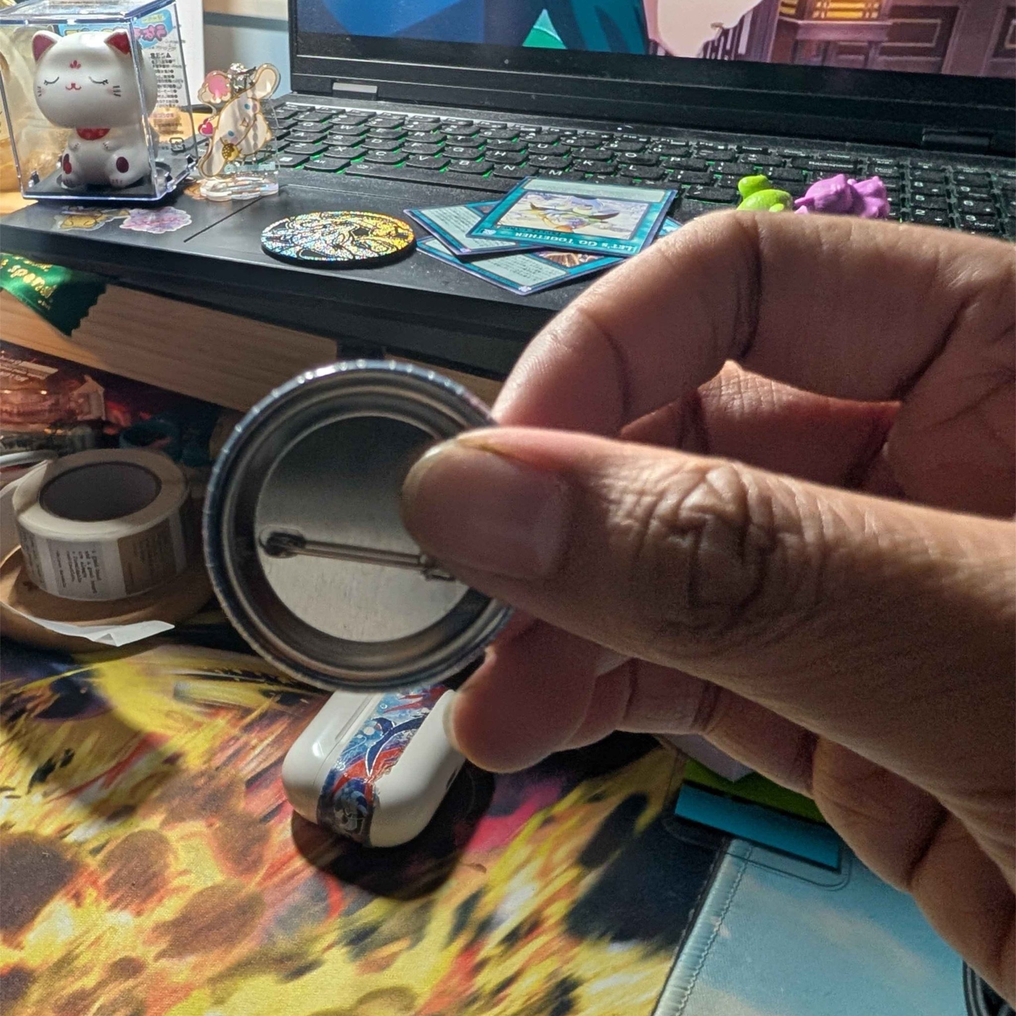 I collect various canned badges from different shows, some people attach these pins to bags and display them like a badge of honor. These are caled itabags and are mostly popular in Japan. I wanted to create a unique way for displaying these badges.